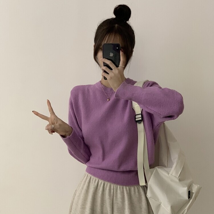 러블리한 무드의 정석 파스텔 라운드 긴팔 세미 크롭 베이직 데일리 무지 봄옷 아방핏 니트 라일락