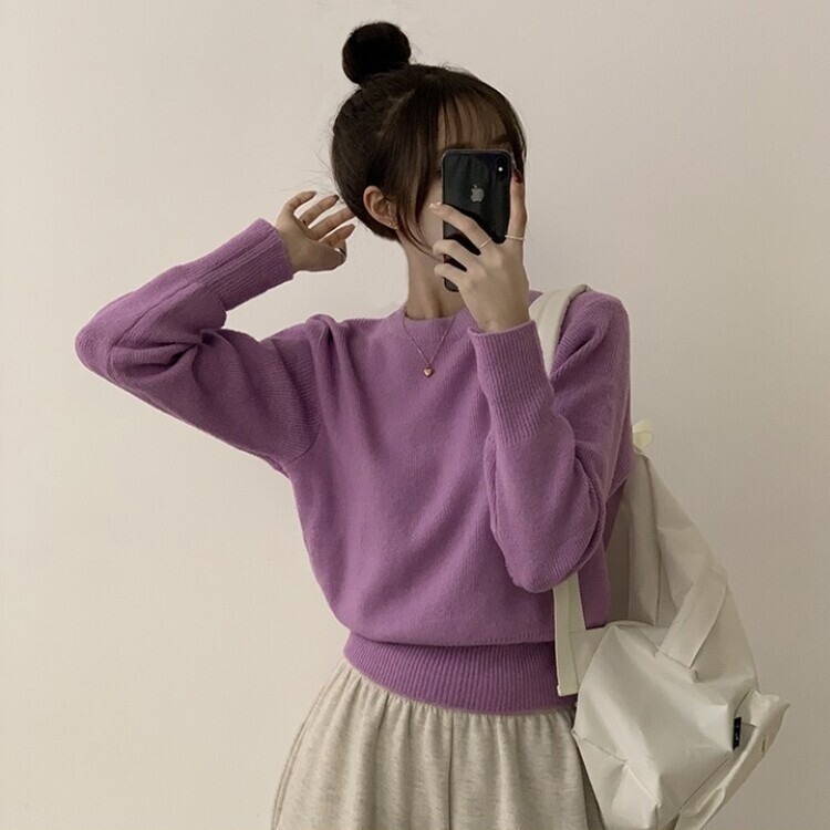 러블리한 무드의 정석 파스텔 라운드 긴팔 세미 크롭 베이직 데일리 무지 봄옷 아방핏 니트 라일락