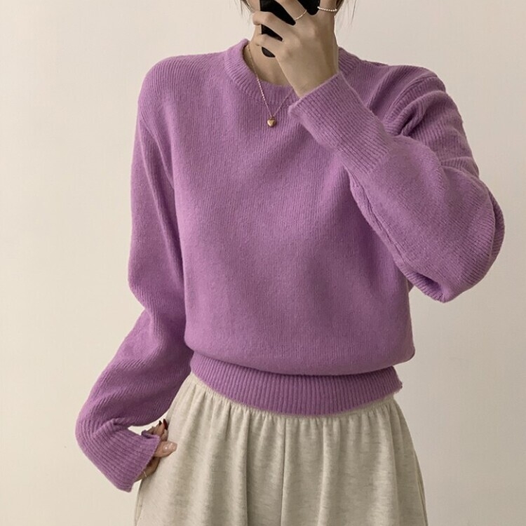 러블리한 무드의 정석 파스텔 라운드 긴팔 세미 크롭 베이직 데일리 무지 봄옷 아방핏 니트 라일락