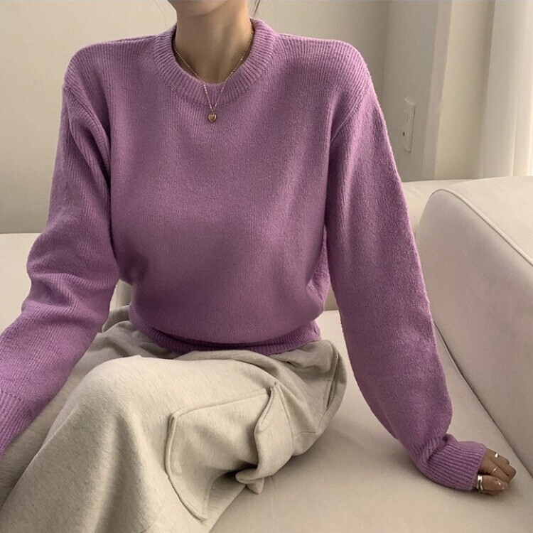 러블리한 무드의 정석 파스텔 라운드 긴팔 세미 크롭 베이직 데일리 무지 봄옷 아방핏 니트 라일락