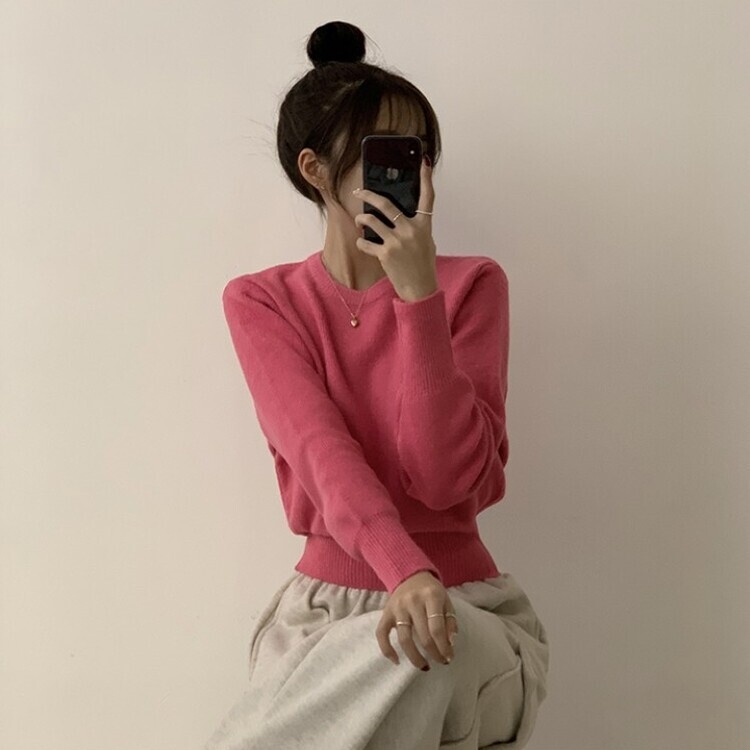 러블리한 무드의 정석 파스텔 라운드 긴팔 세미 크롭 베이직 데일리 무지 봄옷 아방핏 니트 핫핑크