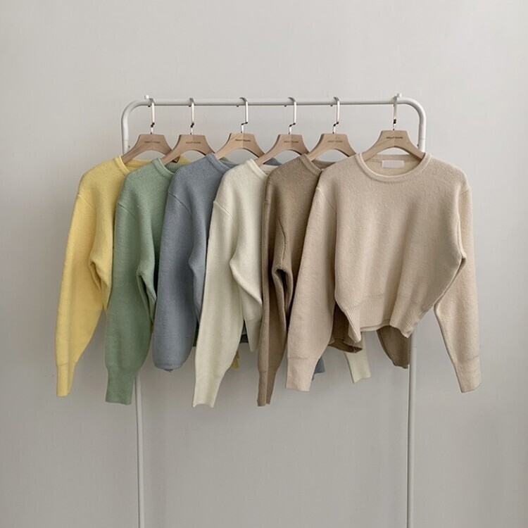 러블리한 무드의 정석 파스텔 라운드 긴팔 세미 크롭 베이직 데일리 무지 봄옷 아방핏 니트