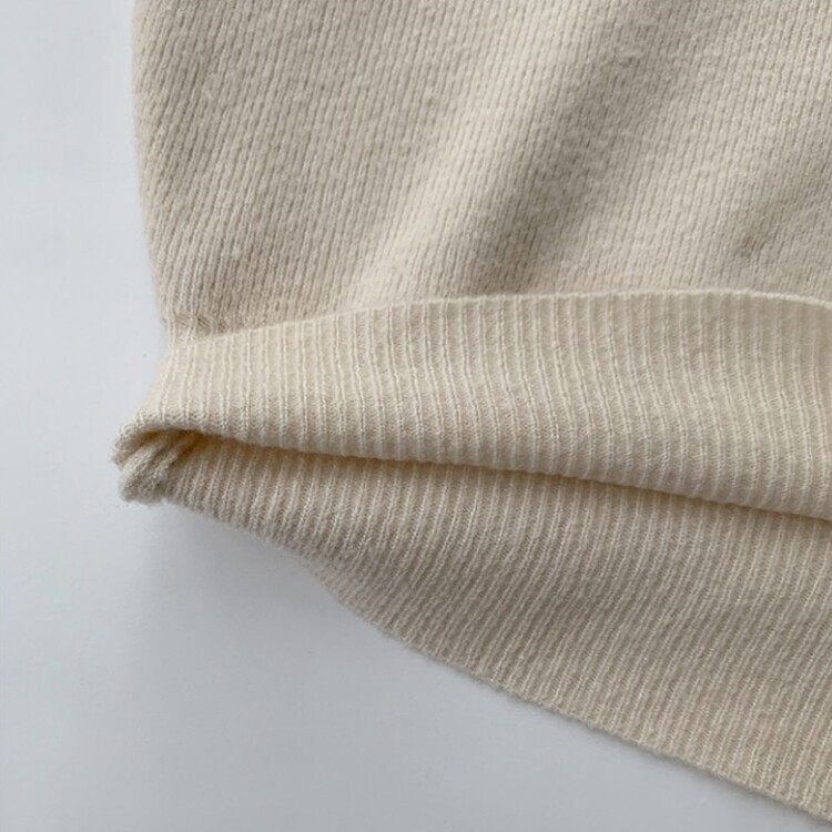 러블리한 무드의 정석 파스텔 라운드 긴팔 세미 크롭 베이직 데일리 무지 봄옷 아방핏 니트