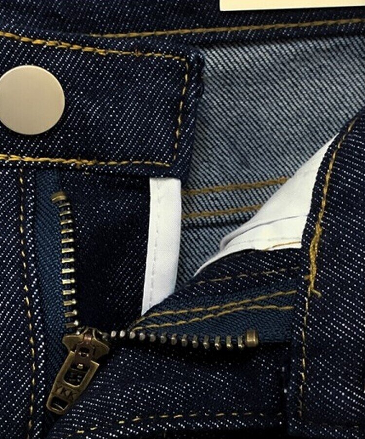 センタープレスブーツカットパンツ