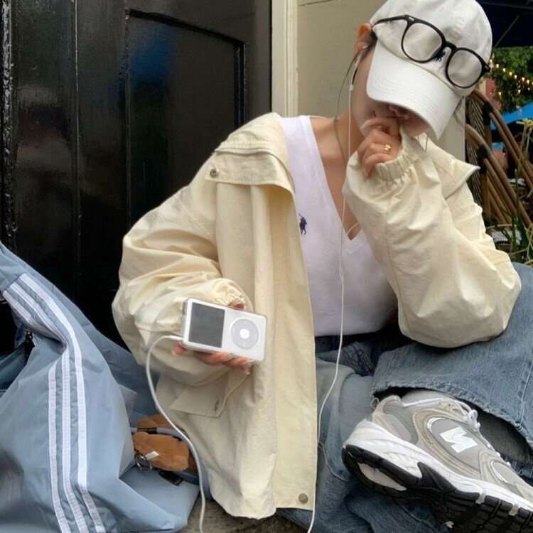 オーバーフィットフードウィンドブレーカー CREAM