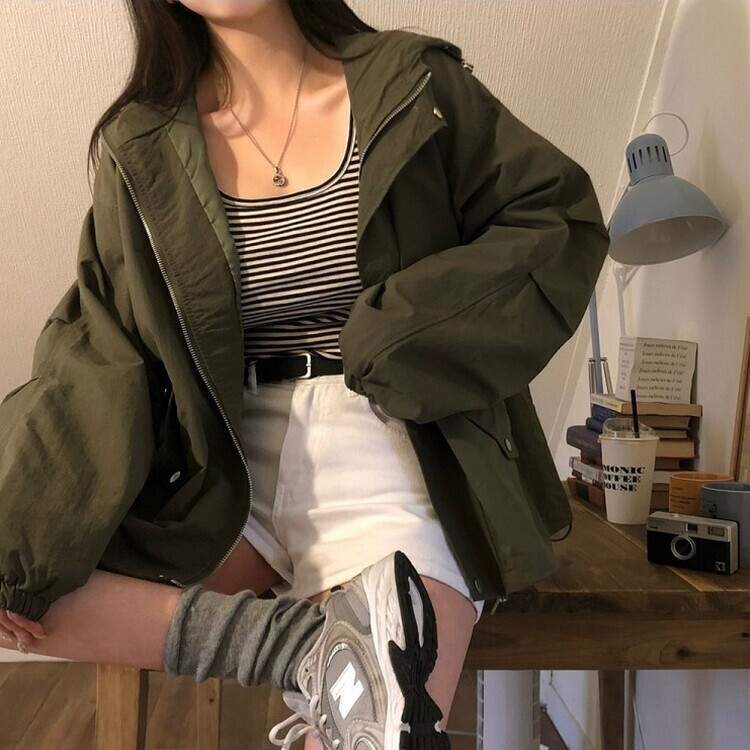 オーバーフィットフードウィンドブレーカー KHAKI