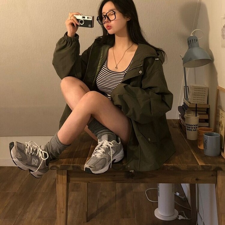 オーバーフィットフードウィンドブレーカー KHAKI