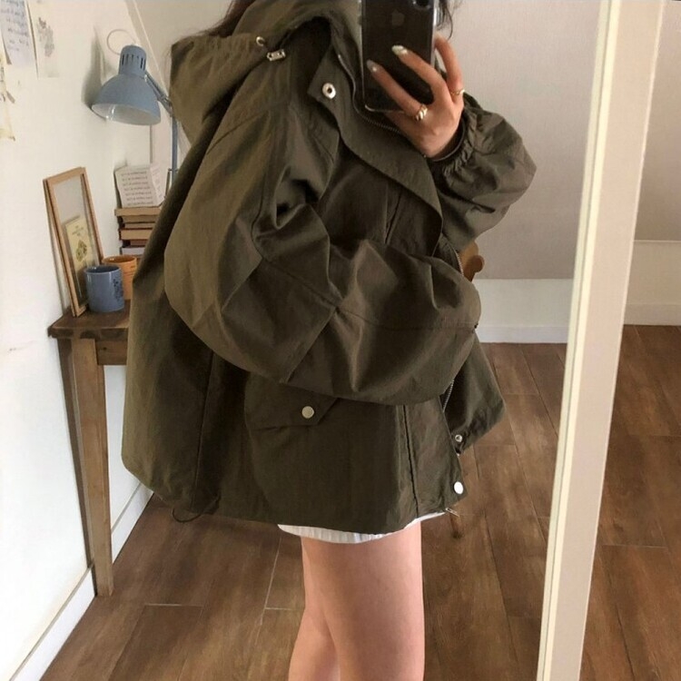 オーバーフィットフードウィンドブレーカー KHAKI