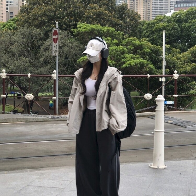 オーバーフィットフードウィンドブレーカー GRAY