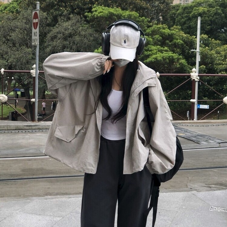 オーバーフィットフードウィンドブレーカー GRAY