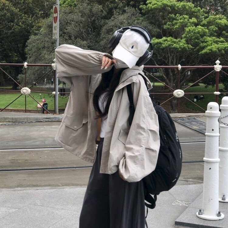 オーバーフィットフードウィンドブレーカー GRAY