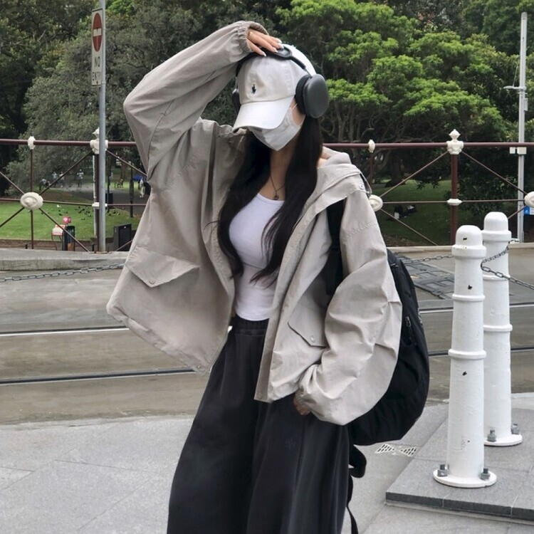 オーバーフィットフードウィンドブレーカー GRAY