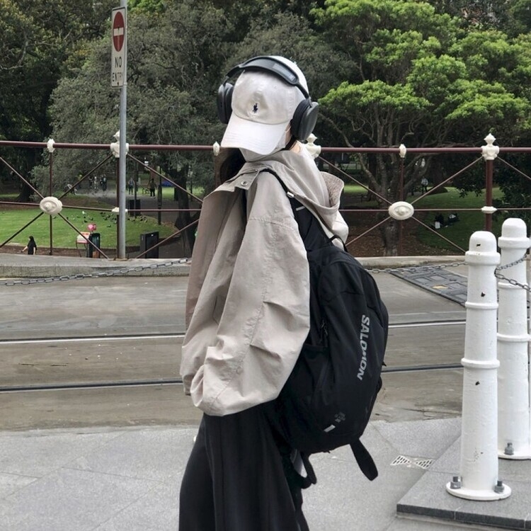 オーバーフィットフードウィンドブレーカー GRAY