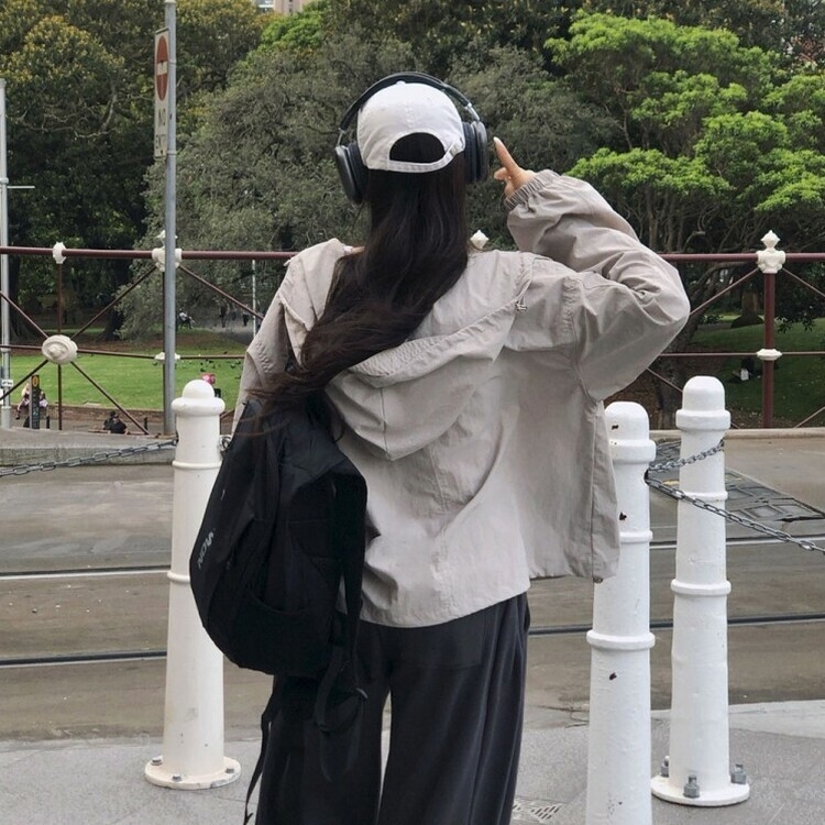 オーバーフィットフードウィンドブレーカー GRAY