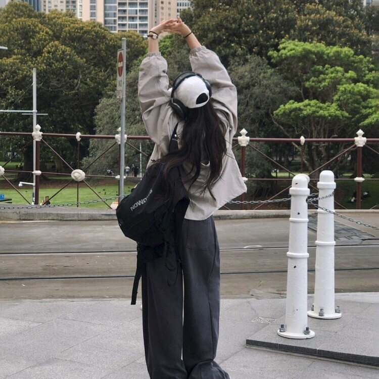 オーバーフィットフードウィンドブレーカー GRAY