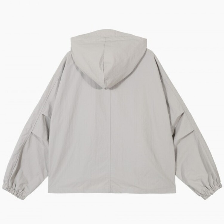 オーバーフィットフードウィンドブレーカー