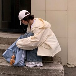 オーバーフィットフードウィンドブレーカー CREAM