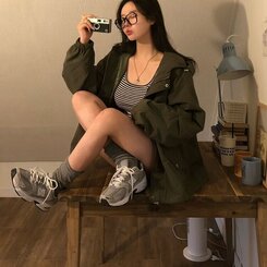 オーバーフィットフードウィンドブレーカー KHAKI