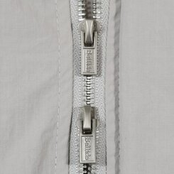 オーバーフィットフードウィンドブレーカー