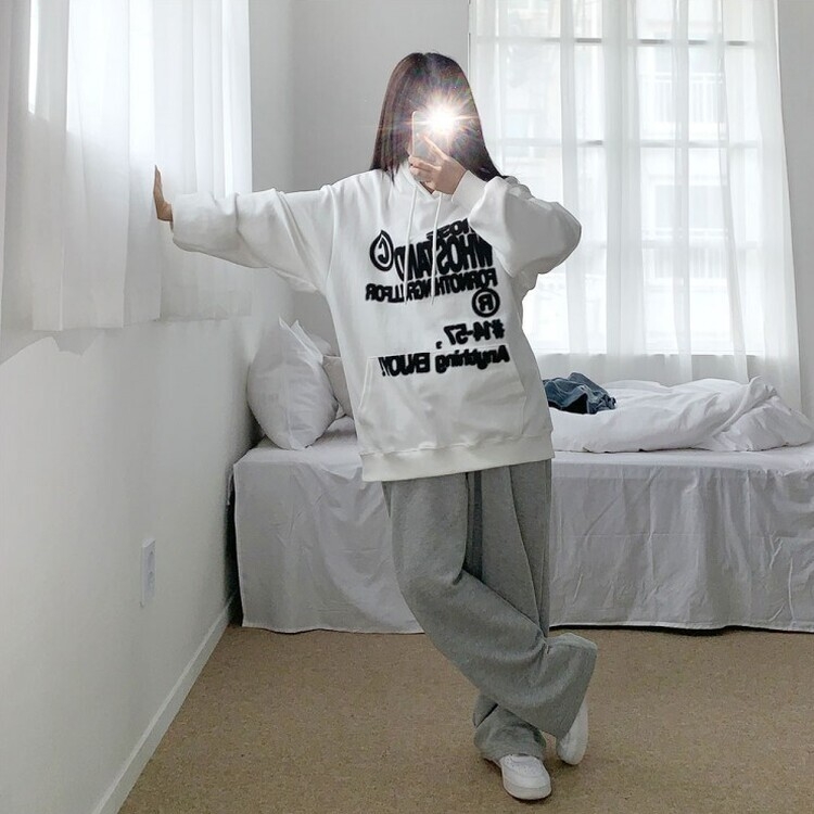 리오스 스프레이 레터링 프린팅 남녀공용 루즈 맨투맨 후드티 3color 화이트