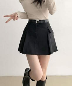 플리 카고 포켓 디테일 벨트 세트 플리츠 핀턱 미니스커트 블랙