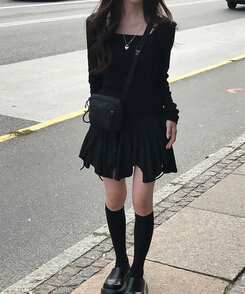 ベーシックリブスクエアスリムTシャツ BLACK