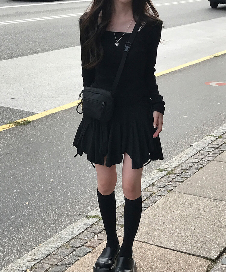 ベーシックリブスクエアスリムTシャツ BLACK