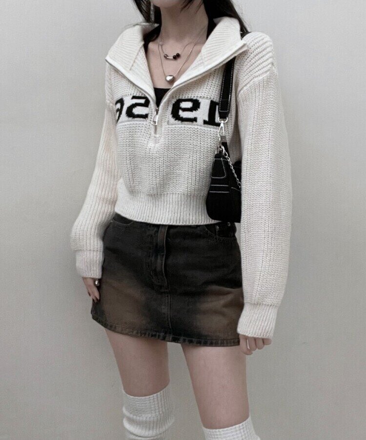 위드레터링반집업크롭니트