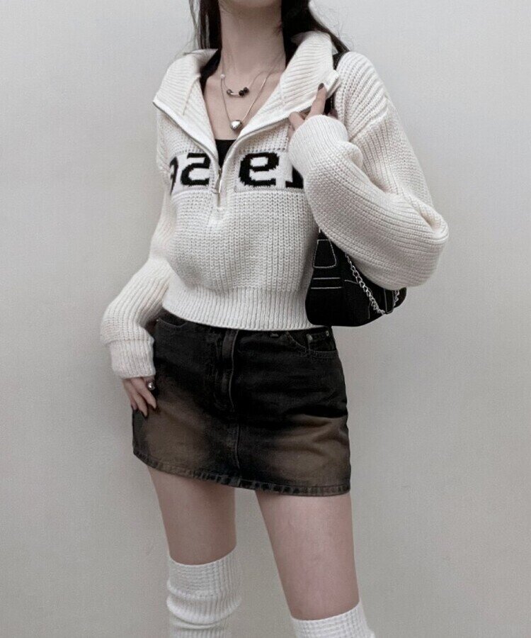 위드레터링반집업크롭니트