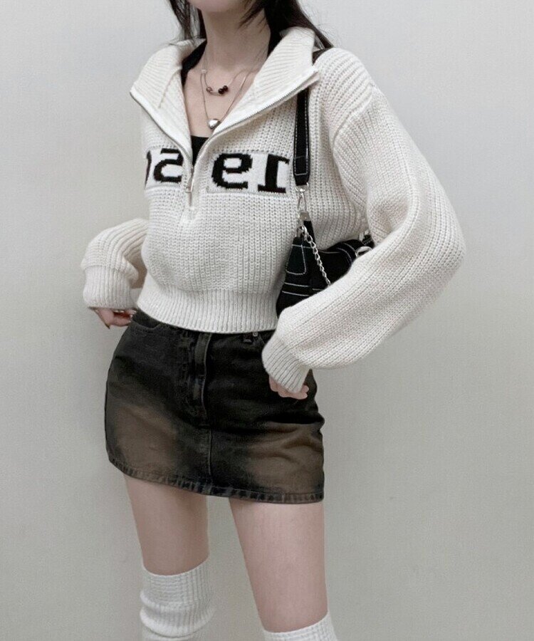 위드레터링반집업크롭니트