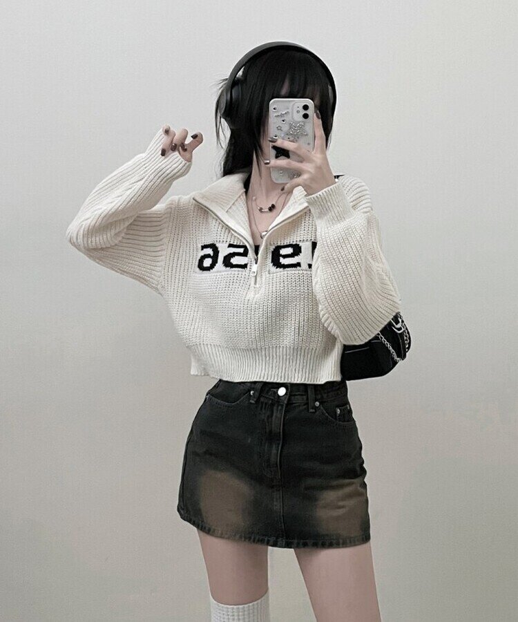 위드레터링반집업크롭니트