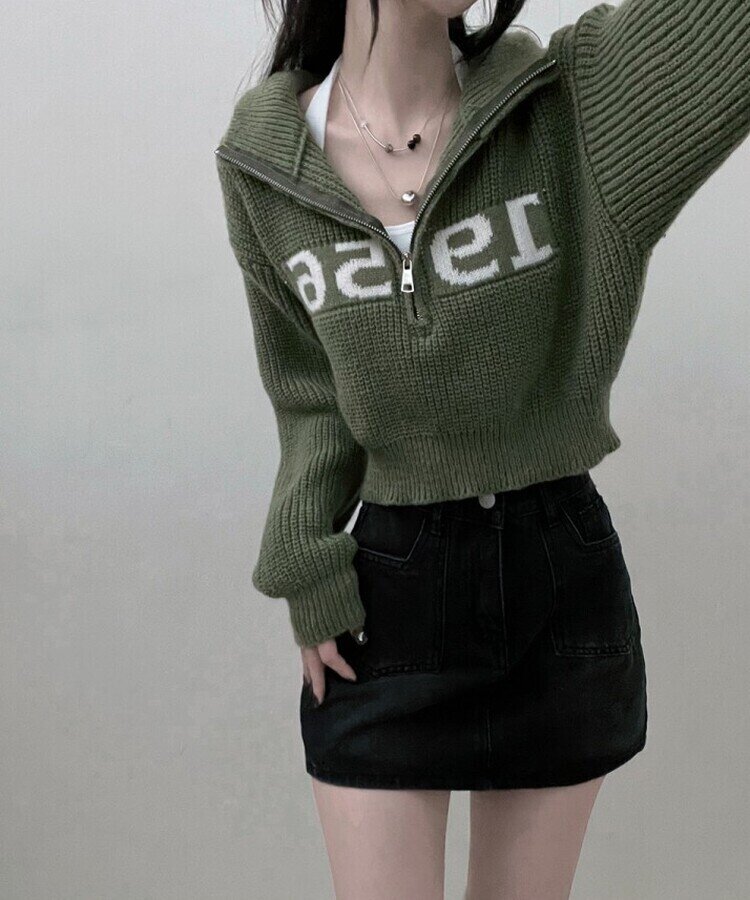 위드레터링반집업크롭니트