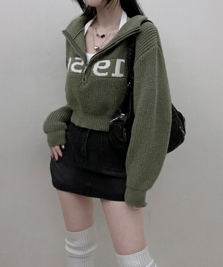 위드레터링반집업크롭니트