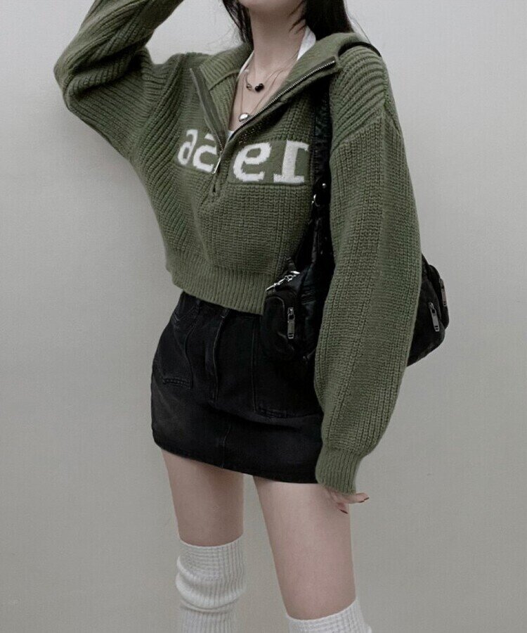 위드레터링반집업크롭니트