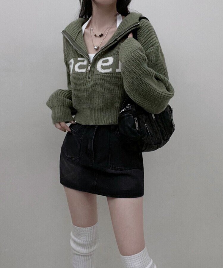 위드레터링반집업크롭니트