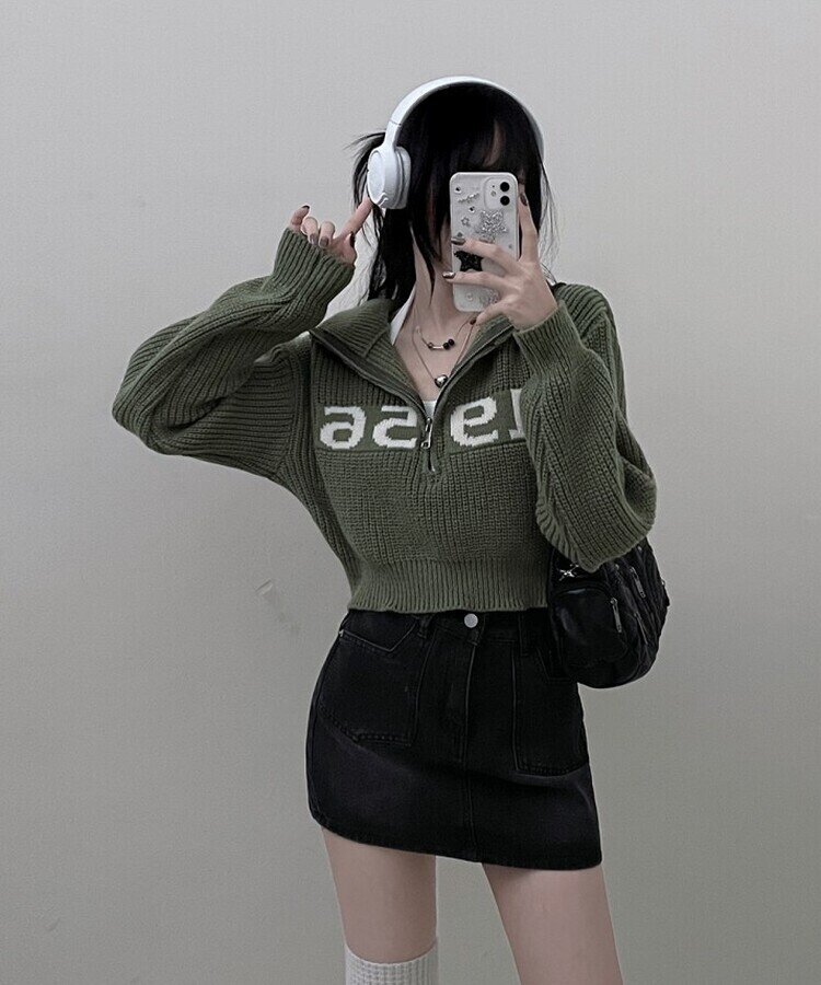 위드레터링반집업크롭니트