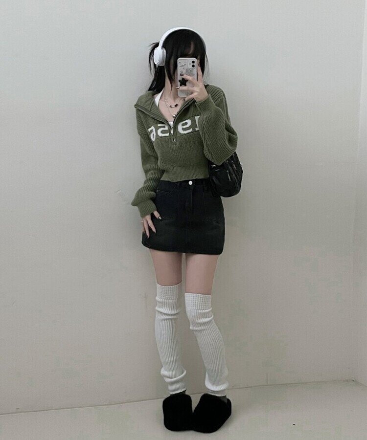 위드레터링반집업크롭니트