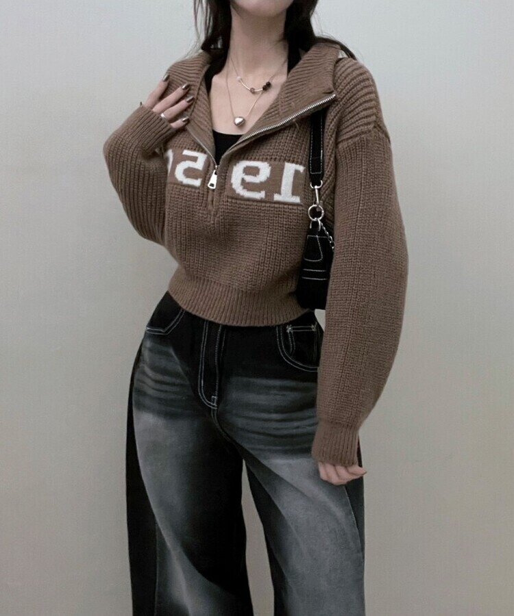 위드레터링반집업크롭니트