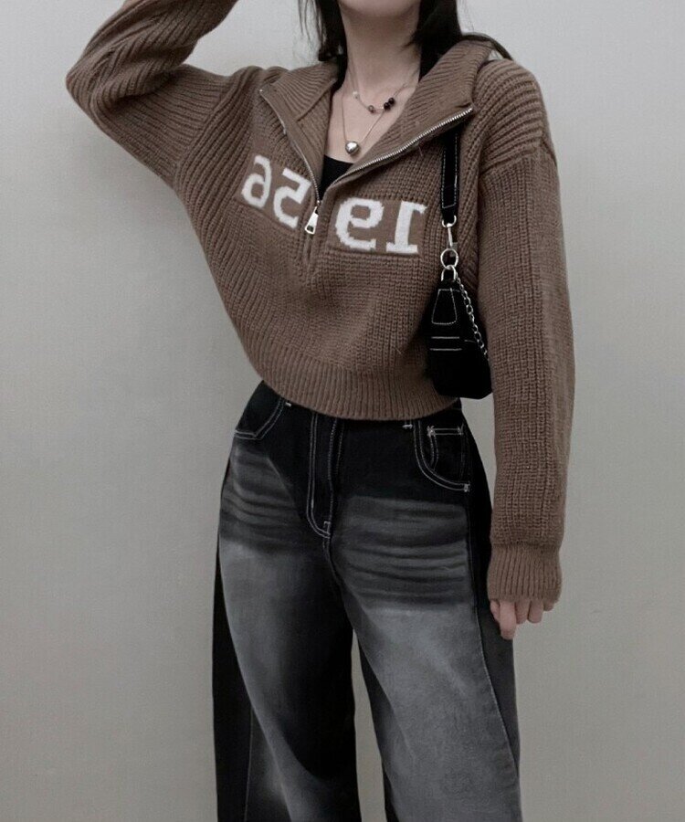 위드레터링반집업크롭니트