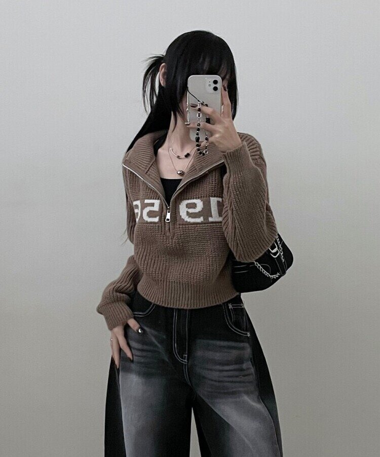 위드레터링반집업크롭니트