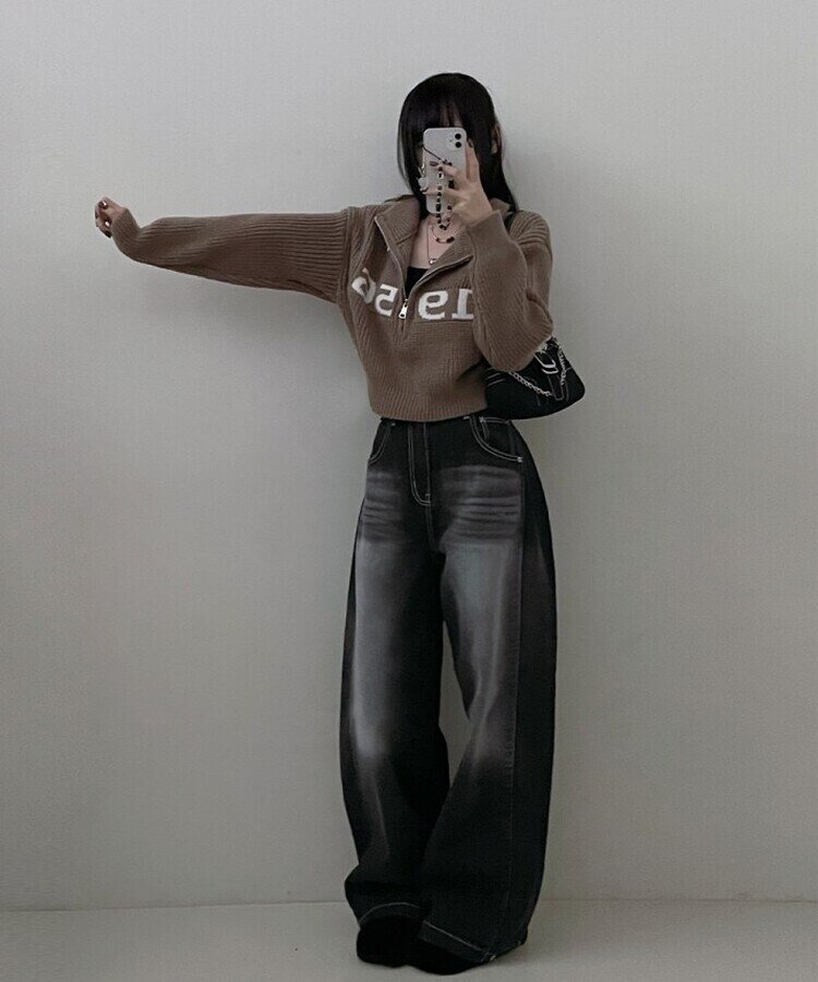 위드레터링반집업크롭니트