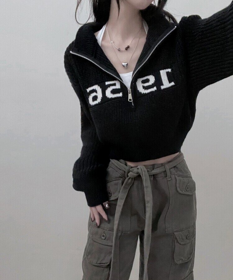 위드레터링반집업크롭니트