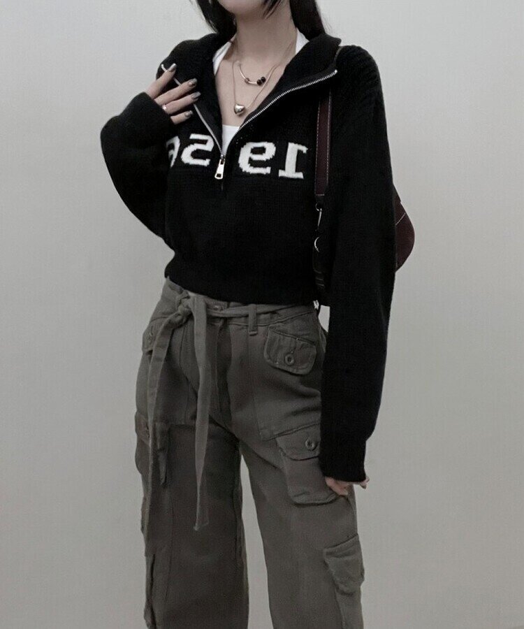 위드레터링반집업크롭니트