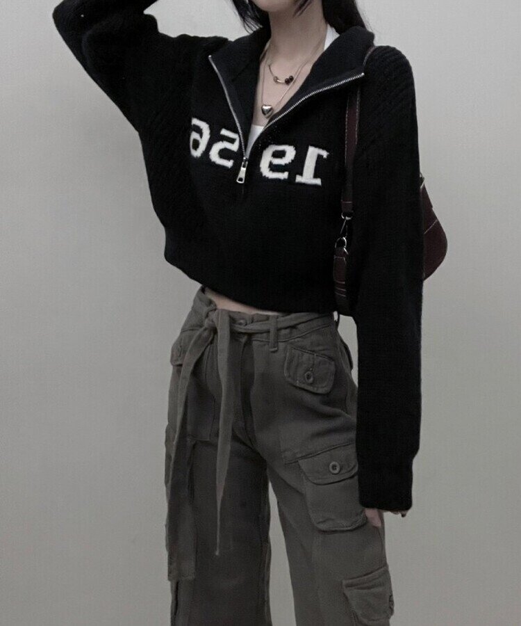 위드레터링반집업크롭니트