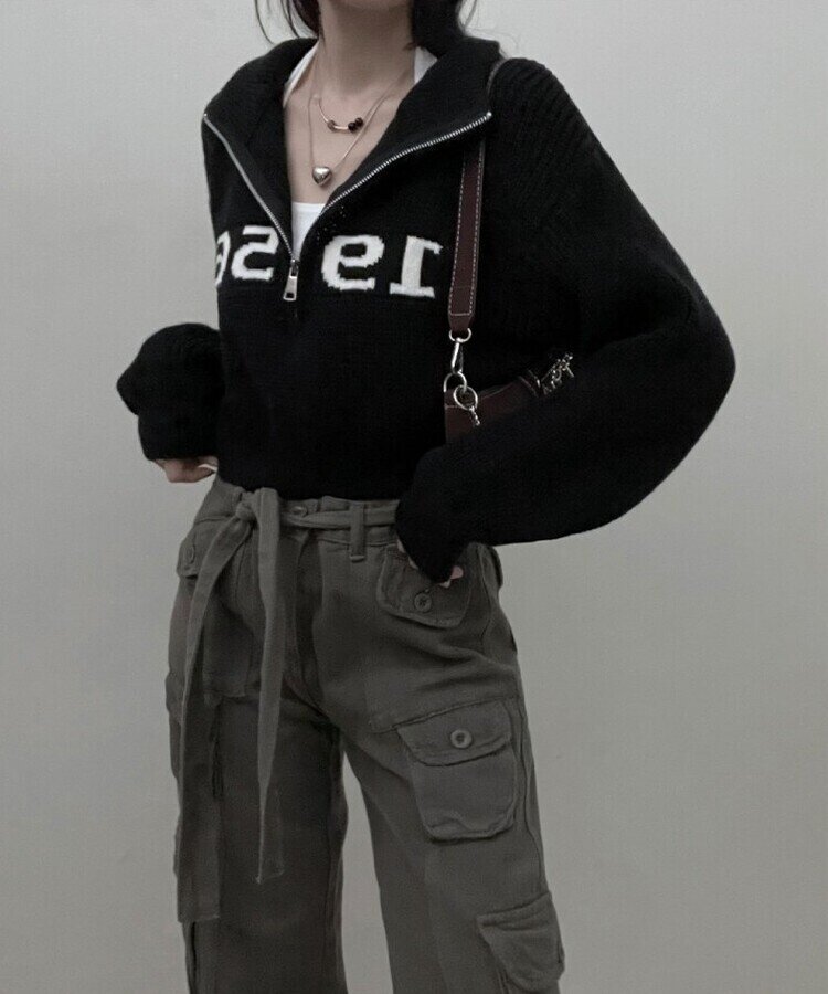 위드레터링반집업크롭니트