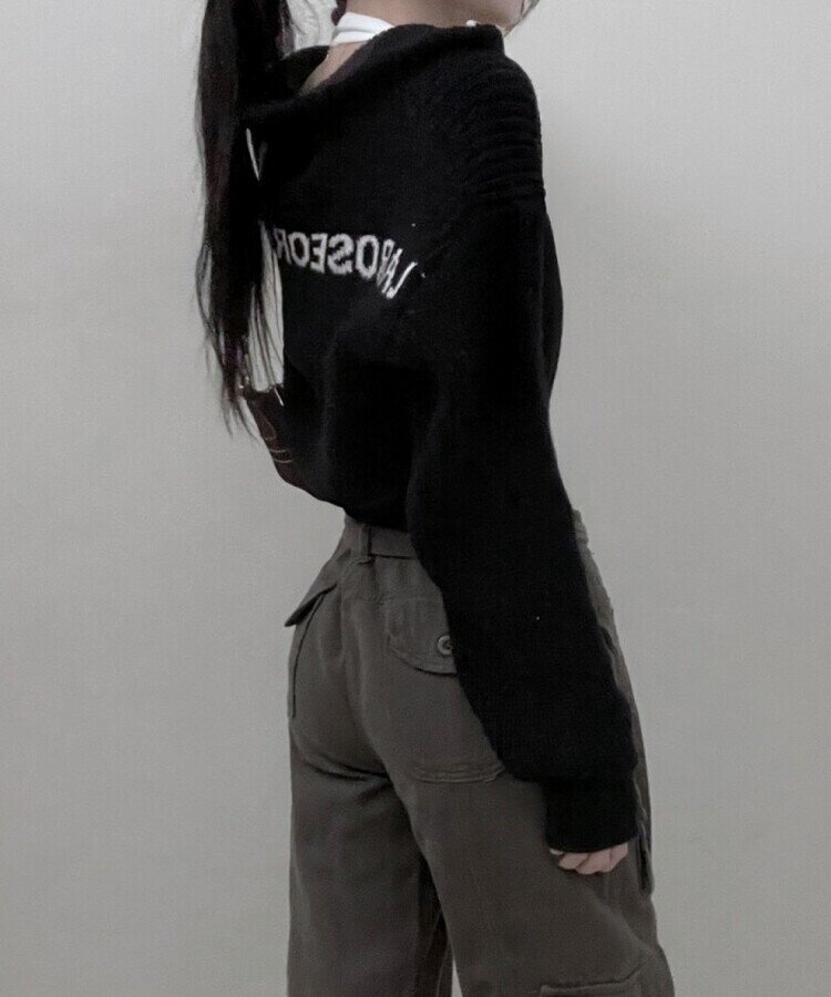 위드레터링반집업크롭니트