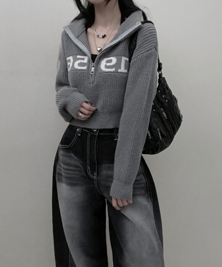 위드레터링반집업크롭니트