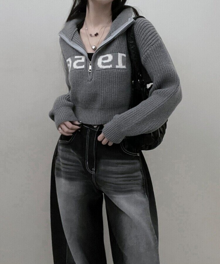 위드레터링반집업크롭니트