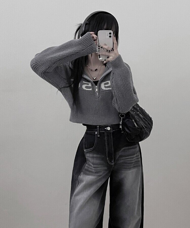 위드레터링반집업크롭니트