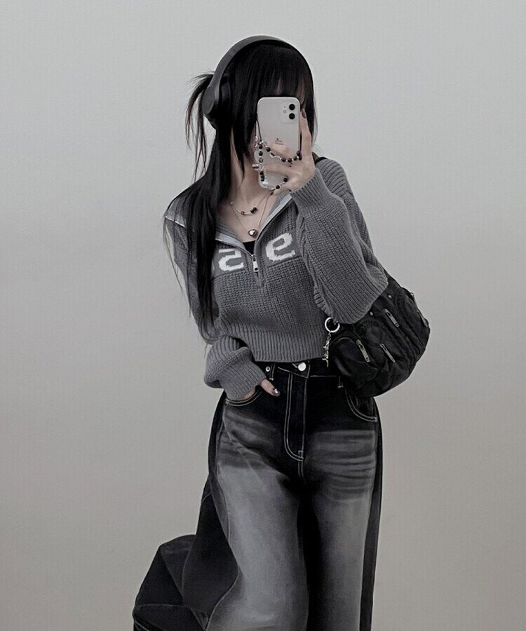 위드레터링반집업크롭니트